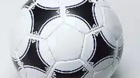 王楚钦面对樊振东再遇逆转，苦笑摇头，世界第一遭遇挫折无奈收场